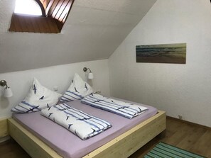 2 bedrooms, in-room safe, desk, iron/ironing board