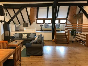 Fernseher, Bücher, Stereoanlage