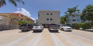 Property grounds - Huge Ocean Side 2/2 with plenty of Dock Space available for rent! (Key Largo)