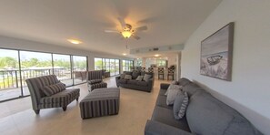 TV - Huge Ocean Side 2/2 with plenty of Dock Space available for rent! (Key Largo)