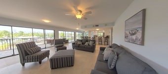 Huge Ocean Side 2/2 with plenty of Dock Space available for rent!