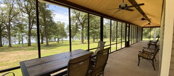 Private Hilltop Home on Caddo Lake