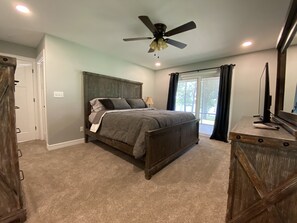 3 habitaciones, tabla de planchar con plancha, wifi y ropa de cama 