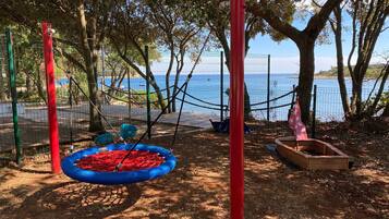 Children’s play area – outdoor