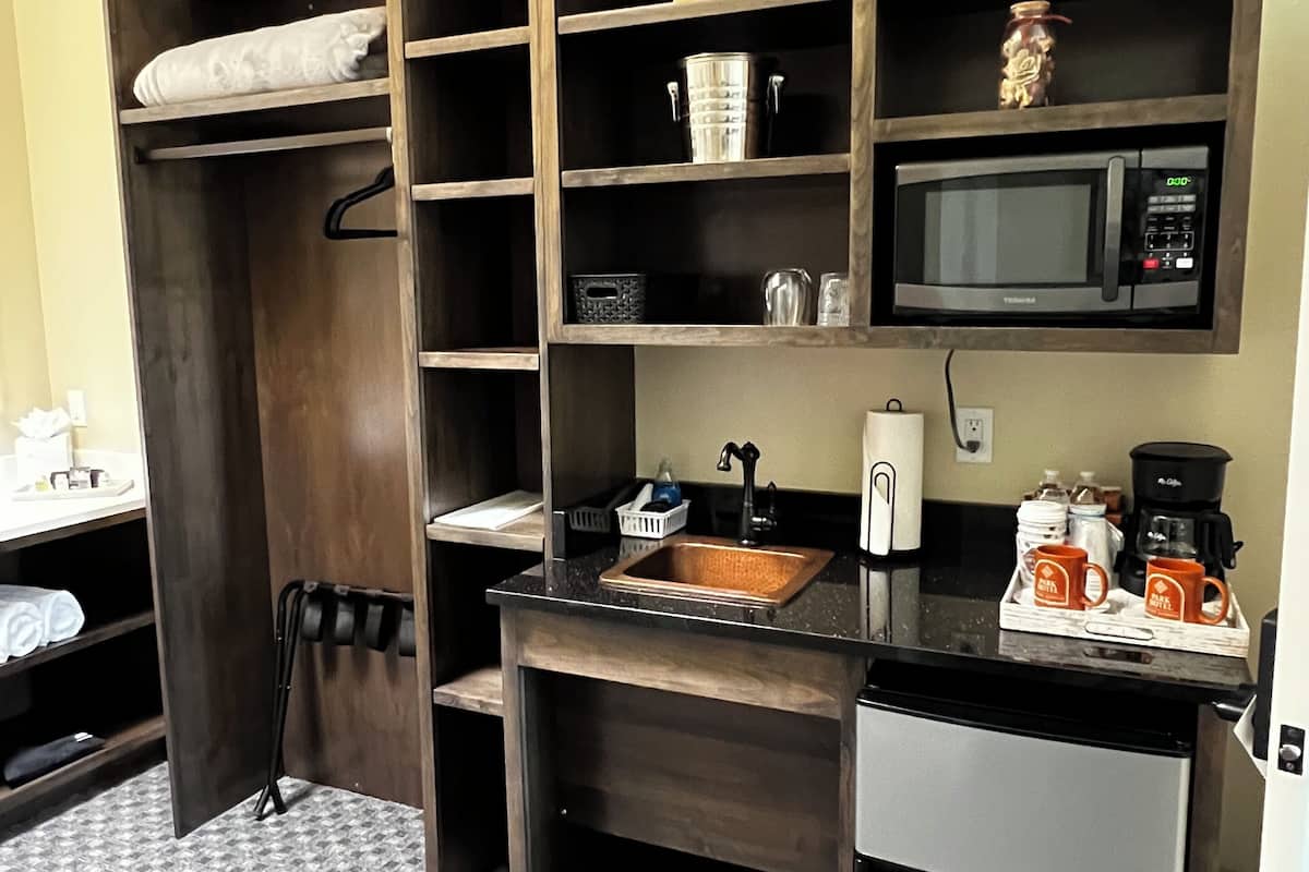 deluxe room | premium bedding, pillow-top beds, desk, laptop workspace