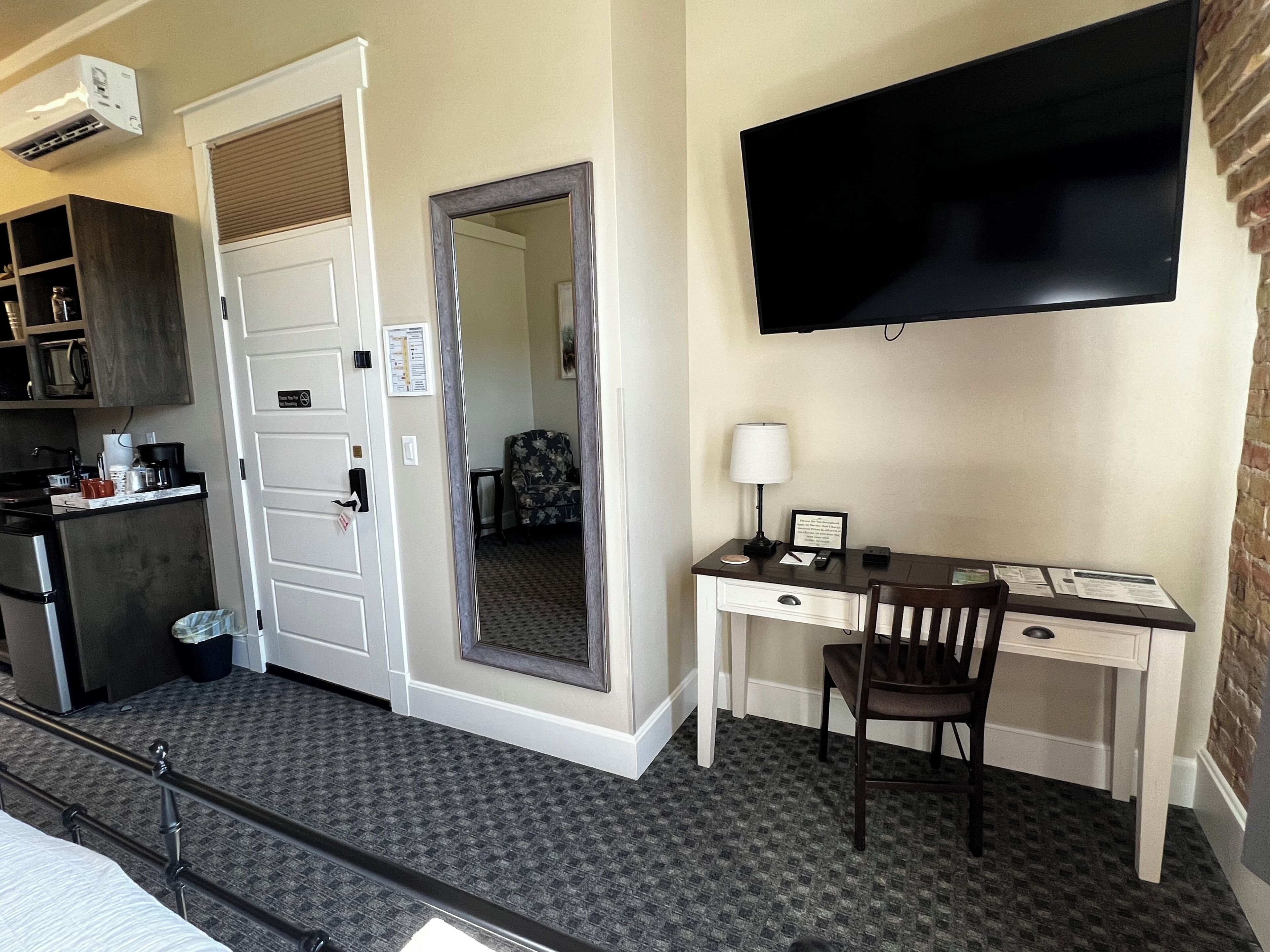 deluxe room | premium bedding, pillow-top beds, desk, laptop workspace