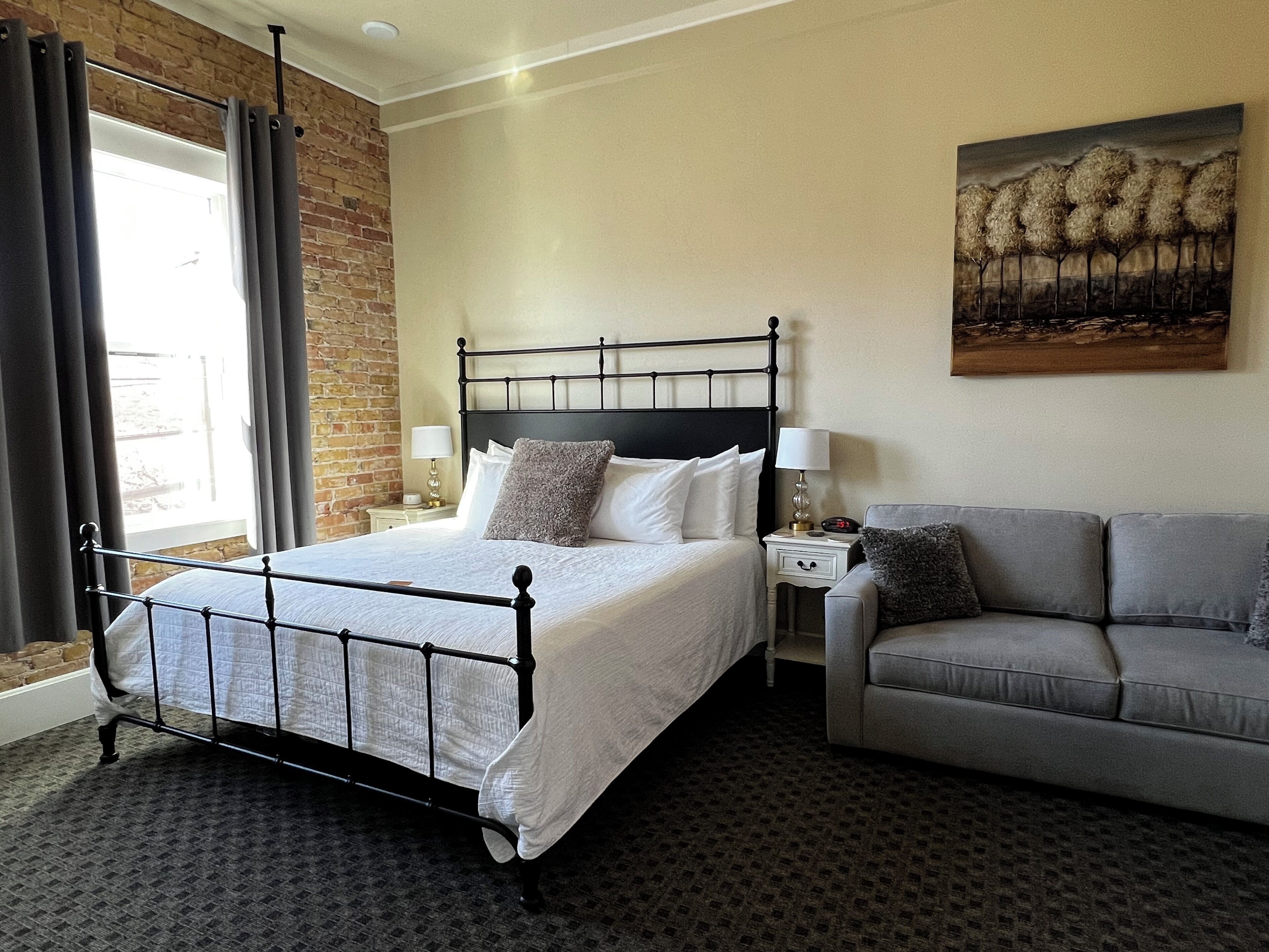 deluxe room | premium bedding, pillow-top beds, desk, laptop workspace