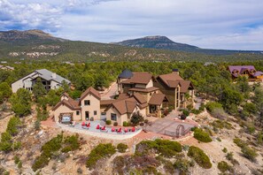 Exterior -  Luxury Zion Villa, Epic Views, Gourmet kitchen, Hot tub, Great Family Retreat (Orderville)