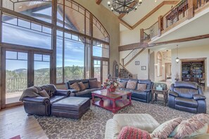 Smart-TV, Kamin, Videospiele, Tischfußball