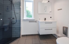 Shower - Cozy home in øster assels with WiFi (Øster Assels)