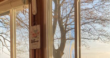 Welcome to our inviting all-season Lakefront Retreat near Lily Dale and Fredonia