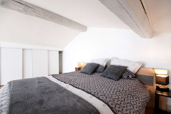 1 chambre, bureau, fer et planche à repasser, Wi-Fi