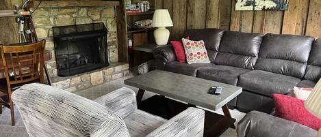 智能電視、壁爐、DVD 播放機、影像庫