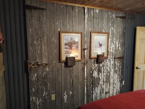 Large Private Lodge located in the middle of a hunters paradise