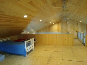 4 bedrooms, WiFi, bed sheets - Large Private Lodge located in the middle of a hunters paradise (Canby)