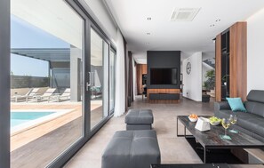 Smart TV, ping pong - Awesome home in Fazana (Fazana)