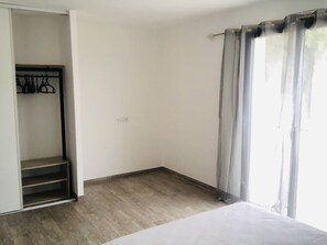 1 bedroom, bed sheets