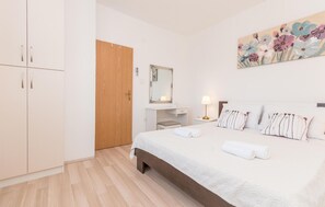 4 Schlafzimmer, Reisekinderbett, kostenloses WLAN, Bettwäsche
