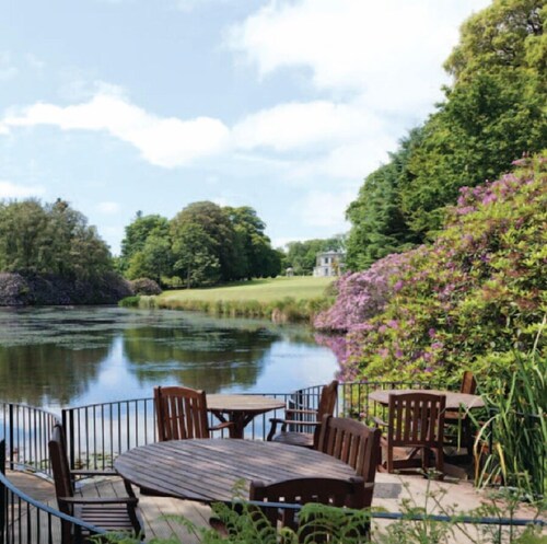 Exceptional 3-bedroom lodge on spacious country estate. Free gym, pool & more.