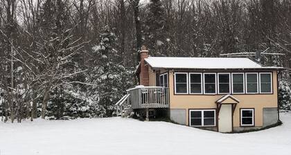 1 Bedroom Updated camp on Secluded Holland Pond