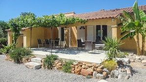 A building with outdoor seating, a patio, and a garden with rocks and plants. - Stunning home in Salles d'Aude (Salles d'Aude)