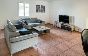 Living area - Cozy home in Salles d'Aude with WiFi (Salles d'Aude)
