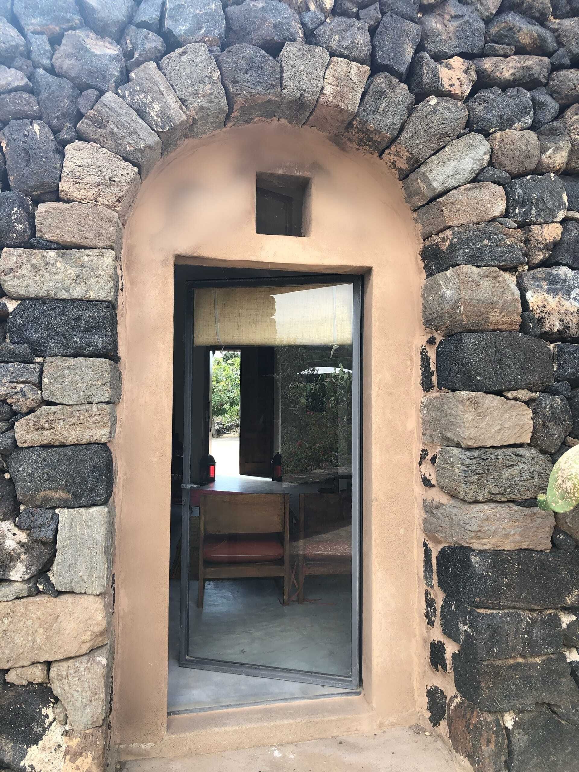 LIVINGROOM DOOR TO TERRACE