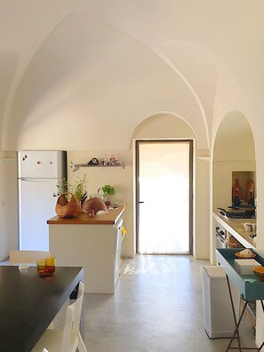 Réfrigérateur, four, plaque de cuisson, lave-vaisselle