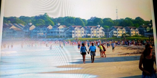 Charming 1 bedroom apartment close to downtown shopping, restaurants and beaches