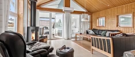 Smart-tv och eldstad