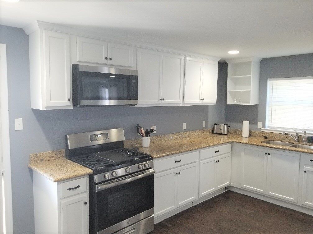 ثلاجة، ميكروويف، فرن، موقد طهي مسطح