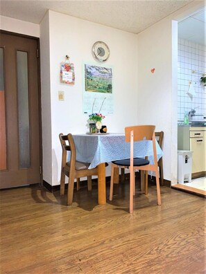 Full-sized fridge, microwave, stovetop, toaster - Tokyo Kakan (Tokyo)