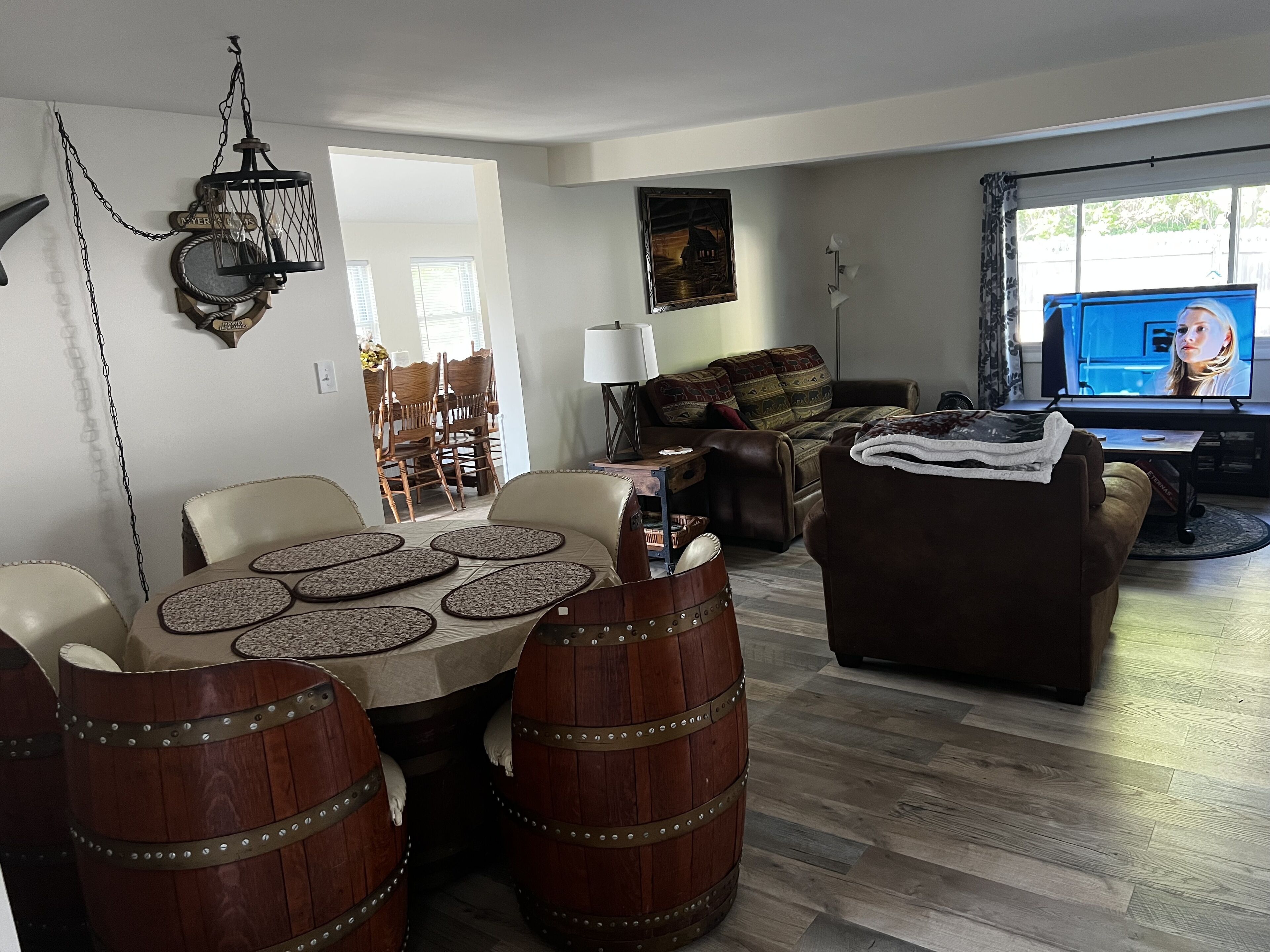 TV connectée, lecteur de DVD, livres