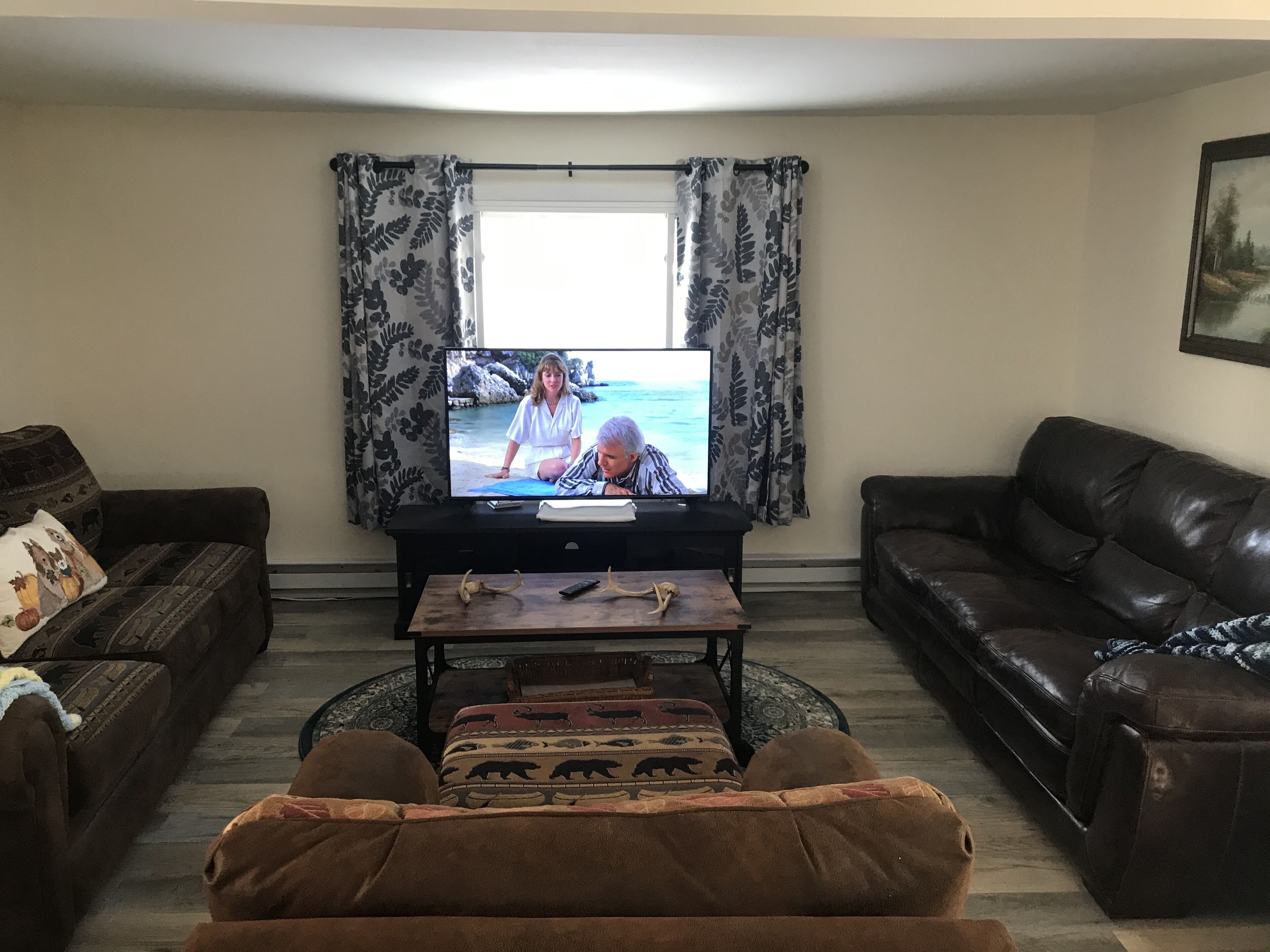 TV connectée, lecteur de DVD, livres