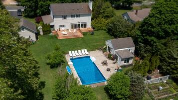 Alberca al aire libre y alberca climatizada