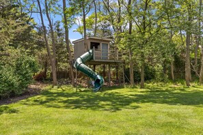 Children's area - Hamptons Remsenburg Beach House w/ pool house, zen/organic garden close to beach (Remsenburg-Speonk)