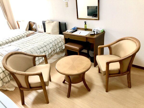 Twin Room, Smoking | Free wired internet - Urban Times Hiroshima (Hiroshima)