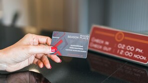 Kios check-in/check-out