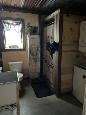 Shower, towels, soap, shampoo