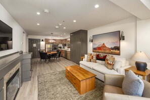 TV, fireplace - Ski in/out w/stunning views, fireplace, community pool/hot tub! - Shoshone Ski Haus (Big Sky)