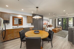 Interior - Ski in/out w/stunning views, fireplace, community pool/hot tub! - Shoshone Ski Haus (Big Sky)