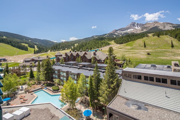 Pool - Ski in/out w/stunning views, fireplace, community pool/hot tub! - Shoshone Ski Haus (Big Sky)