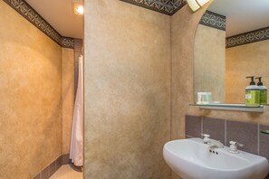 Combined shower/tub, hair dryer, towels - Ski in/out w/stunning views, fireplace, community pool/hot tub! - Shoshone Ski Haus (Big Sky)