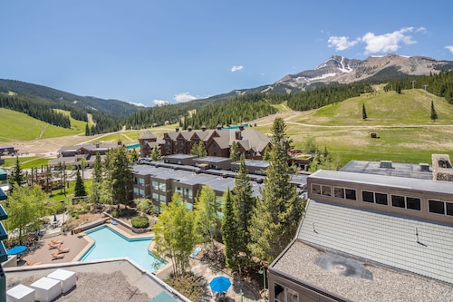 Ski-in/out condo with beautiful views & shared fitness center/pool/hot tub - Shoshone Ski-In/Out
