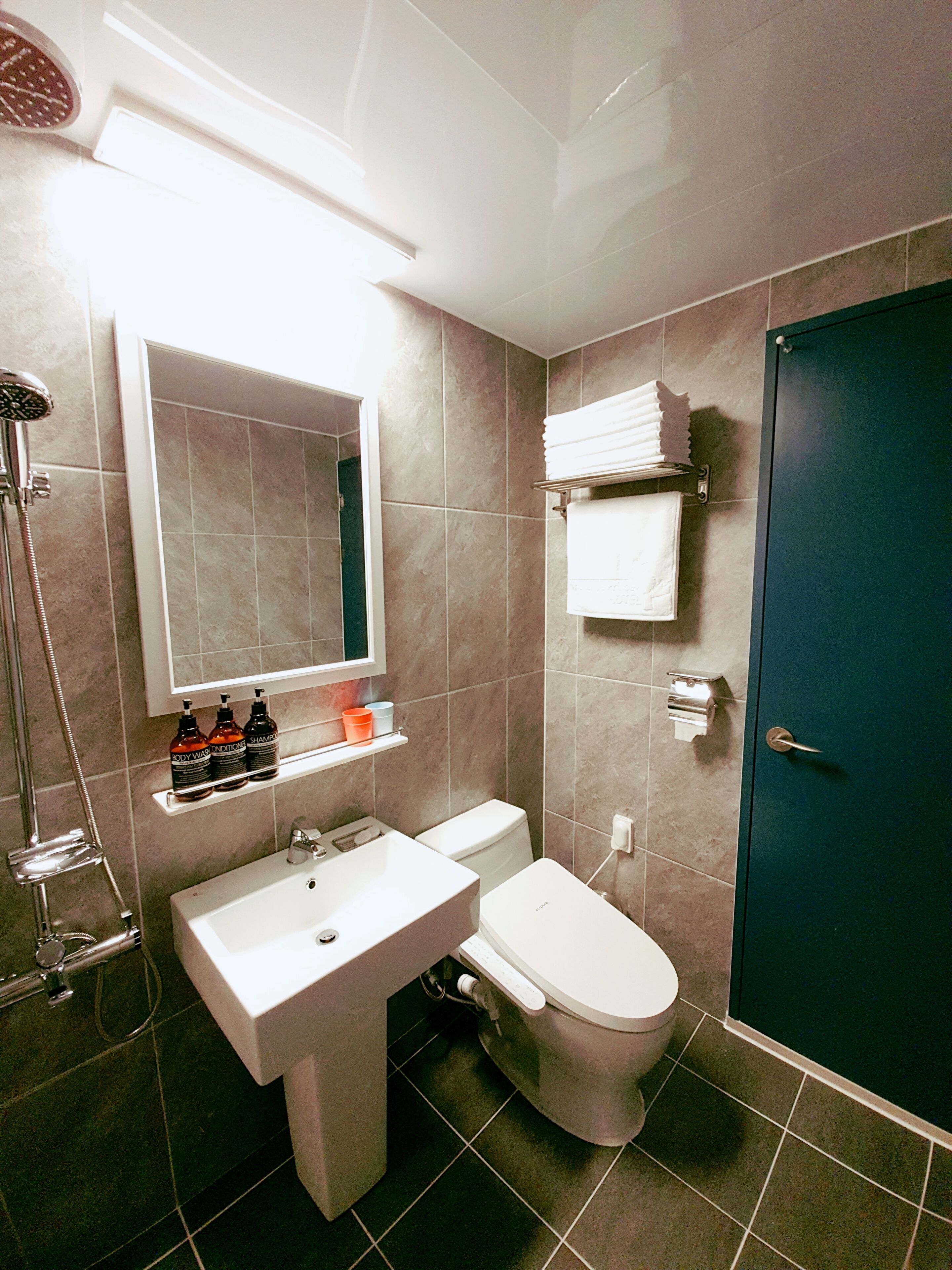 Premium Condo | Bathroom | Shower, hair dryer, slippers, bidet