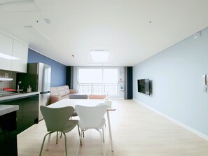 Premium Condo | Living area | 1-inch flat-screen TV with cable channels, TV - Gunsan little Prince Condo (Gunsan)