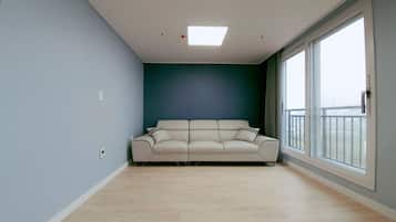 Apartamento familiar | Zona de estar | Televisión de pantalla plana de 1 pulgadas con canales por cable