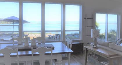 Charming Beach Front Getaway at Sandy Point