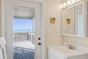 Towels - Beachfront Retreat | Screened Porch | Pet Friendly | West Beach (Gulf Shores)