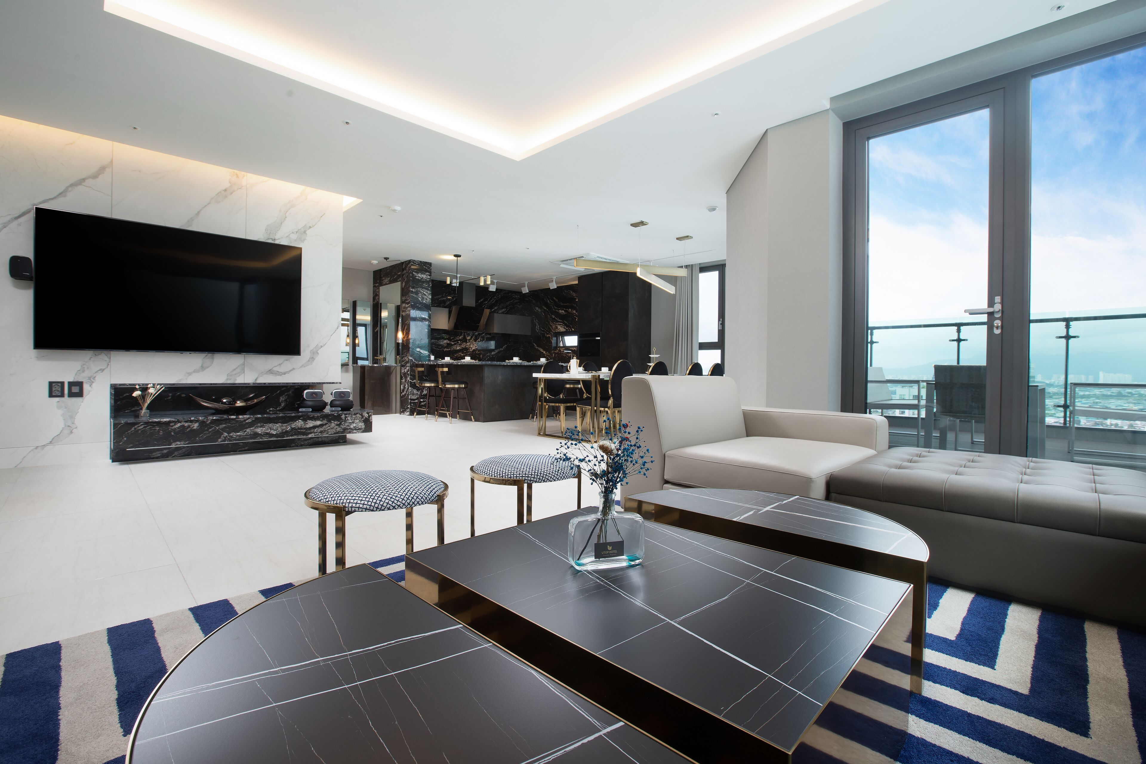 1 bedroom, in-room safe, blackout curtains, soundproofing